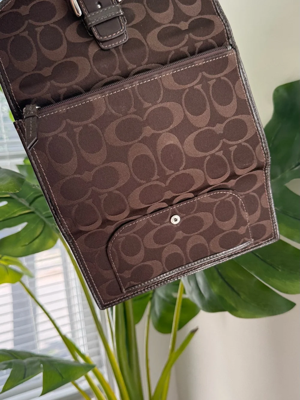 Vintage Coach Soho Signature Chocolate Brown Y2K Envelope Tri Fold Wallet EUC